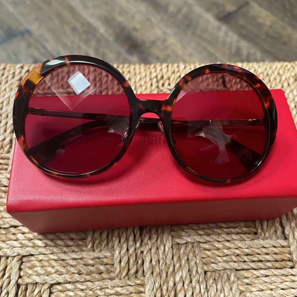 New Authentic Fendi round oversized sunglasses